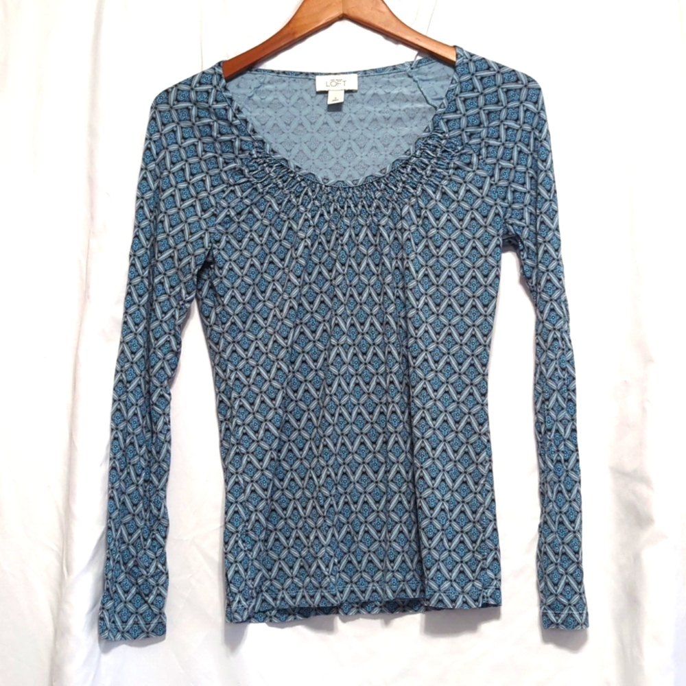 Ann Taylor Loft Scoop Neck Long Sleeve Top